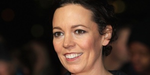 Olivia Colman aimerait jouer M dans un James Bond – Portrait pour Flowers