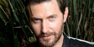 Richard Armitage aime la désobéissance créative – Interview pour Berlin Station