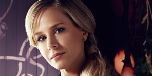 Julie Benz : “Juger son personnage, c’est la mort de l’acteur” – Interview pour Defiance saison 3