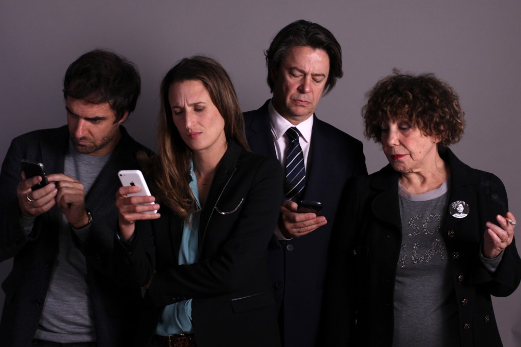 Gregory Montel (Gabriel Sarda), Camille Cottin (Andrea Martel), Thibault de Montalembert (Mathias Barneville), Liliane Rovère (Arlette Azemar) 