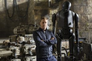 Alan Tudyk et K-2SO, grandeur nature