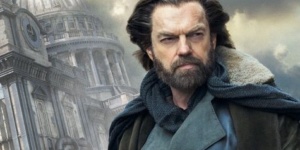 Hugo Weaving : « Je m’améliore en vieillissant » – Interview pour Mortal Engines