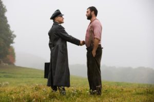 Christoph Waltz joue Hans Landa et Denis Ménochet incarne Perrier LaPadite dans Inglourious Basterds