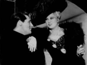 Cary Grant est devenu un objet de désir pour Mae West dans Lady Lou