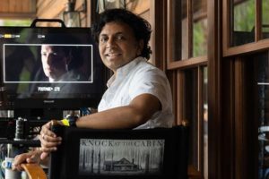 M. Night Shyamalan, réalisateur de Knock at the Cabin