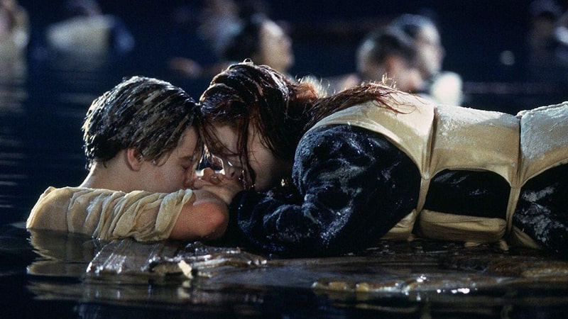 Leo DiCaprio et Kate Winslet dans Titanic