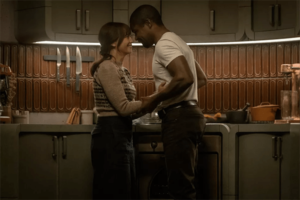 Rashida Jones et David Oyelowo dans Silo