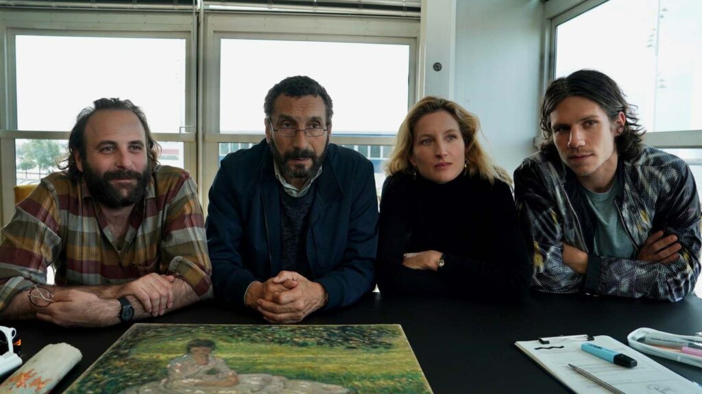 Vincent Macaigne, Zinedine Soualem, Julia Piaton, Abraham Wapler dans La Venue de l'avenir