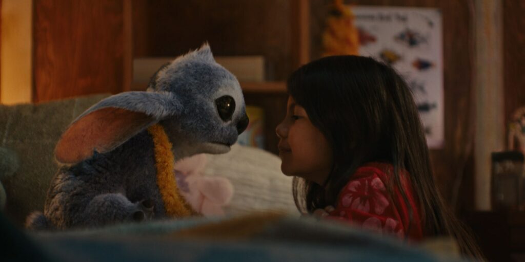 Maia Kealoha incarne Lilo face à un Stitch numérique