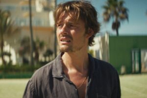 Sam Riley incarne Tom dans Islands