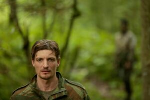 Niels Schneider se prépare à une chasse à l'homme dans Les Tourmentés